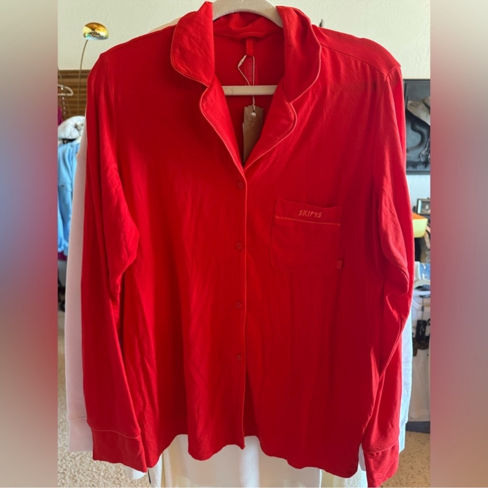 SKIMS SLEEP LOUNGE SHIRT, Long Sleeve, Red, NWT
SKIMS
Size: M
$67 $80